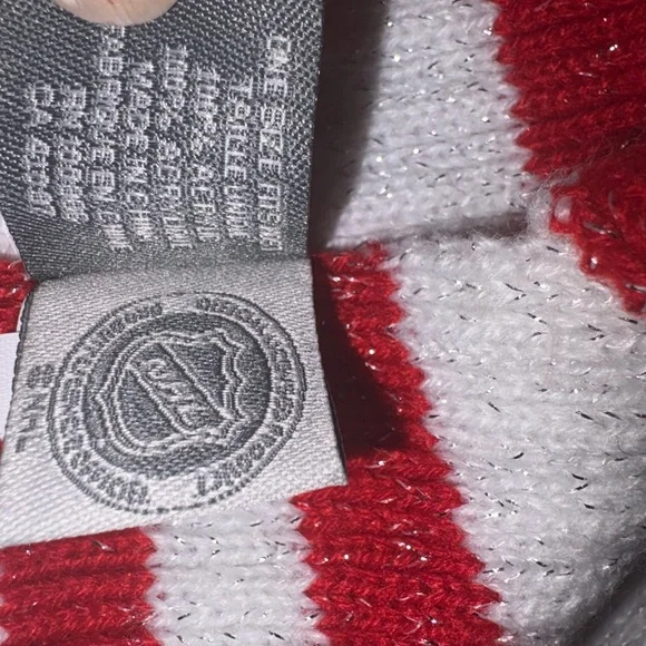 NHL Chicago Blackhawks  woman’s Red and White striped knit sparkle scarf - Picture 5 of 7